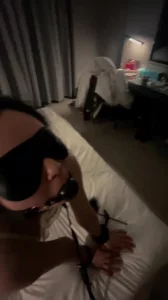 调教反差母狗 带上狗链子后入